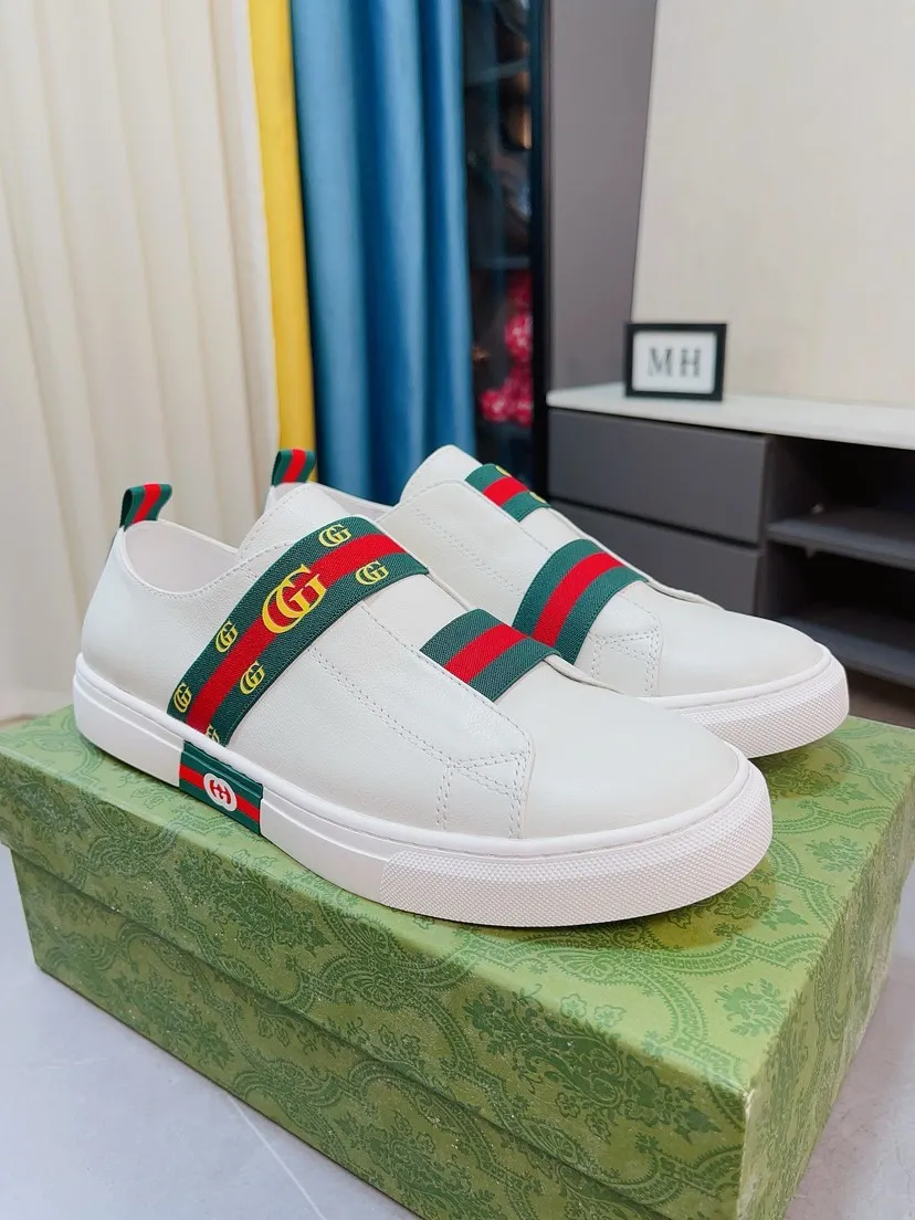 Men's shoes 💰440🌹🌹GUCCI [Gucci] New high-end brand of men's shoes, the latest fashionable casual men's shoes, trendy and versatile style, relaxed and sporty style, uppers imported from Italy, first-layer cowhide, genuine leather lining and ultra-fine workmanship. Original personalized fashionable rubber wear-resistant outsole, light and comfortable on the foot, size 38-44